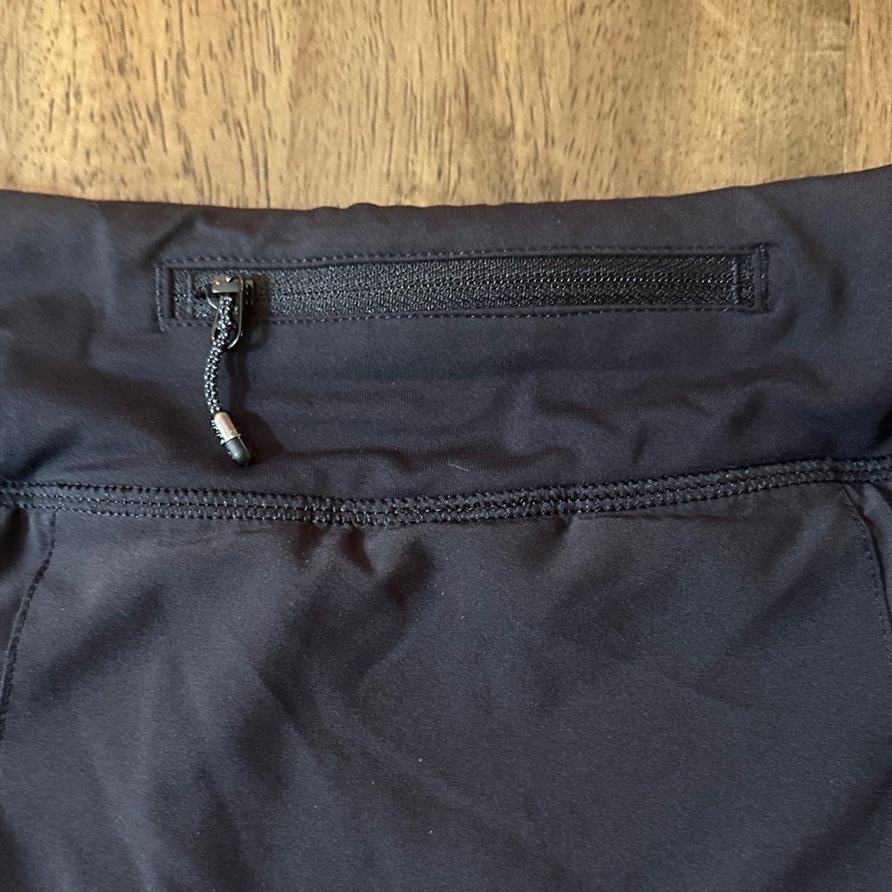 lululemon athletica Black and Plum Circle Running Skort. Size 8 - Picture 6 of 8
